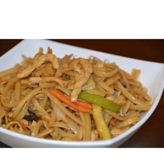 Tallarines fritos tres delicias