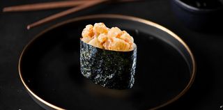 Гункан лосось (35г)