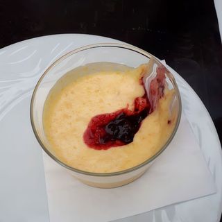 Queso Frito con mermelada de arándanos