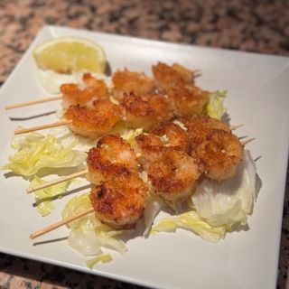 Spiedini di gamberi alla griglia