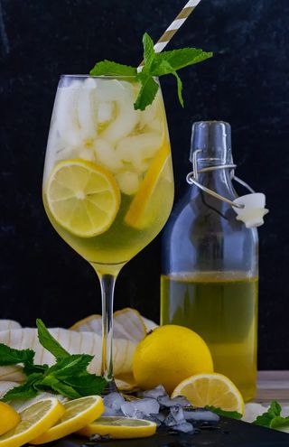 Limoncello spritz