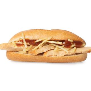 21. Pollo, patatas paja y salsa BBQ