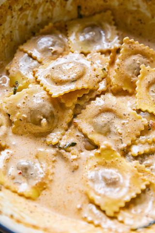 რავიოლი ოთხი ყველის სოუსით