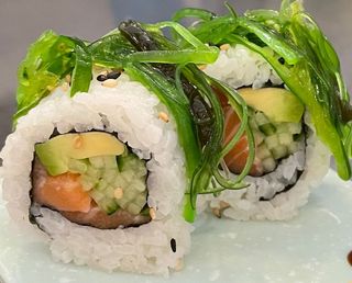 21-Wakame Salmón Roll (8 Uds.)
