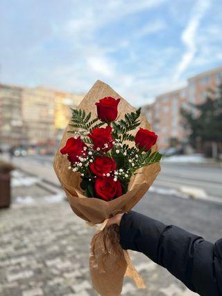 Buket natur, 6 crvenih ruža