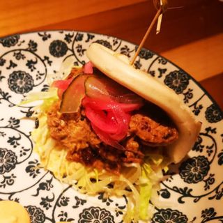 Bao con cerdo y pato asado a baja temperatura