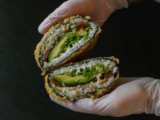 Burger z węgorzem (350g)