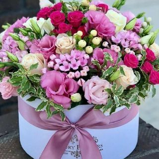 Caja con Flores Variadas Mediana