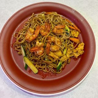 Tallarines salteado con gambas