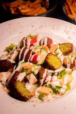 Falafel salad