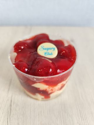 Copa de Tarta de Queso con Mermelada de Fresa