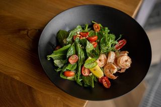 Салат с креветками (200 гр.)