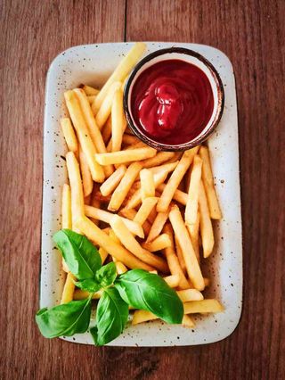 FRYTKI Z KETCHUPEM