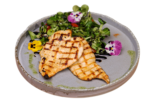 Piept de curcan la gratar cu mix de salata