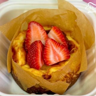 ბენტო ბასკური ჩიზქეიქი მარწყვით