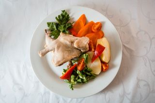 отварной цыпленок (1 шт.)