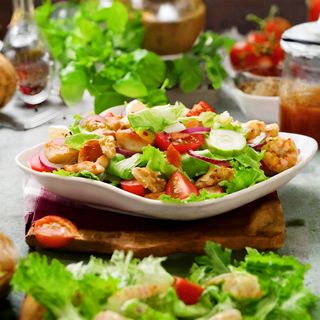 Insalatona mista con carne