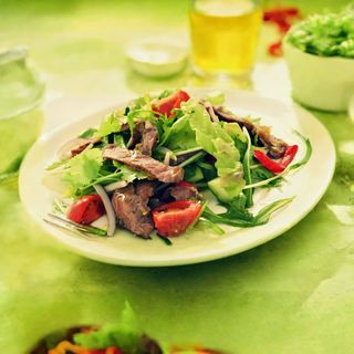 Теплий салат з телятиною