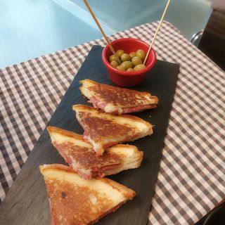 Bocadillo bikini de la casa