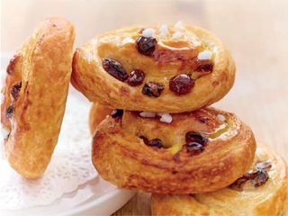 Круассан с изюмом