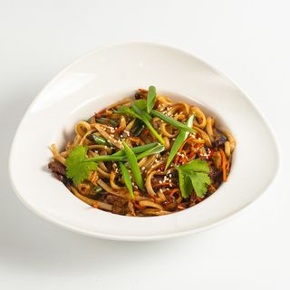 Удон з телятиною  ( 320г )