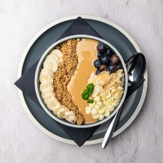 Ovsena kaša sa puterom od kikirikija i bananom