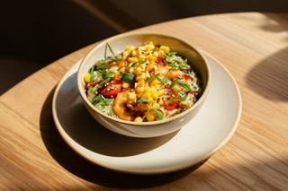 Шпинатна вівсянка з креветками