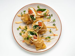 Млинці з лососем та вершковим сиром