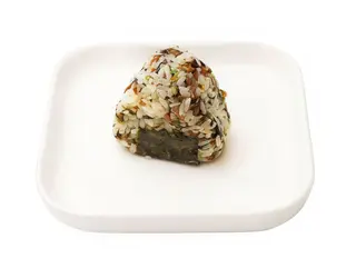 Такана онігірі (110g)