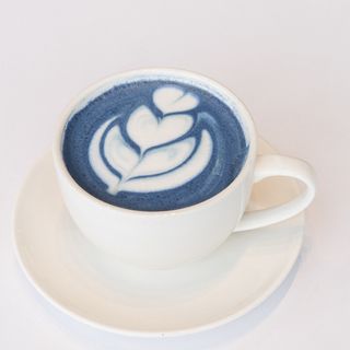 Голубая Матча латте