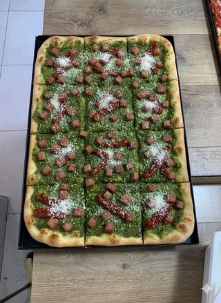 Pesto guanciale pomodori secchi e pecorino mezza teglia 6 pezzi