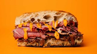 F07: Pastrami con bacon jam