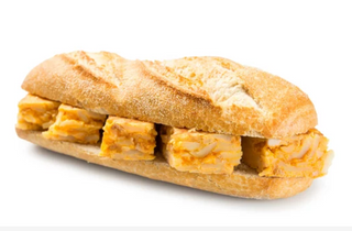 Bocadillo de tortilla variada