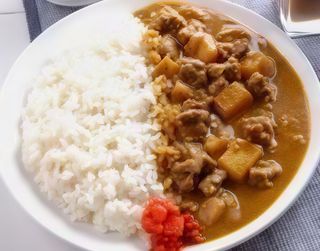 177. Ternera Salteada con Salsa de Curry Acompañada de Arroz