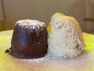 Coulant de chocolate y helado