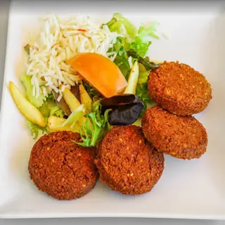 Falafel Con Ensalada (6 Uds.)