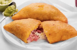 Empanada De Jamón Y Queso