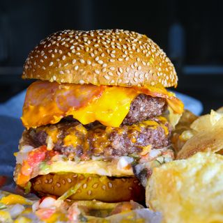 DOBLE SPLASH BURGER  con PATATAS FRITAS