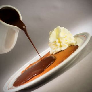 Tortitas Con Nata Y Chocolate Caliente (100ml.)