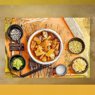 Pollo con funghi bambù