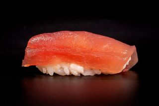 071 Nigiri tuna 2 pezzi