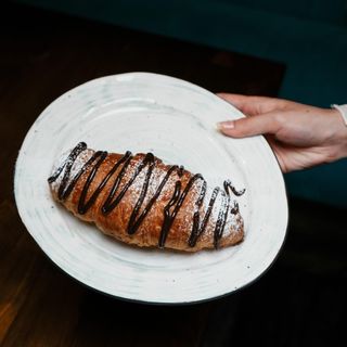 Круассан с шоколадом 