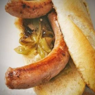 Bocadillo De Salchicha Al Vino