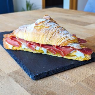 Croissant Presunto e Queijo da Serra