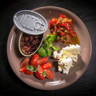 Салата с пепероната