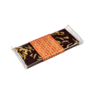 Tableta de chocolate negro con naranja