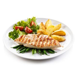 121. Pechuga De Pollo A La Plancha Con Patatas Fritas