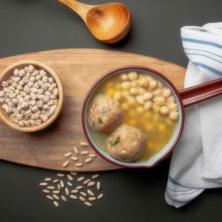 Caldo De Carne Y Pelotas