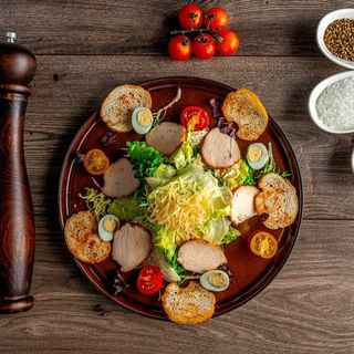 Салат Цезарь с курицей