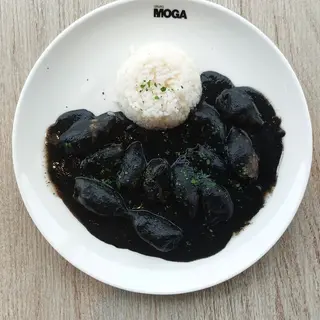 CHIPIRONES EN SU TINTA CON ARROZ